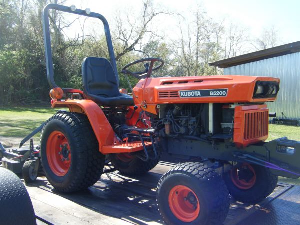 KUBOTA B5200 CZĘŚCI DO SILNIKA